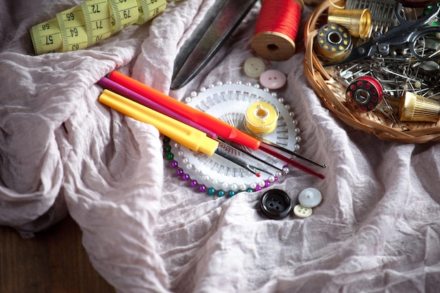 stos materiałów do haftu